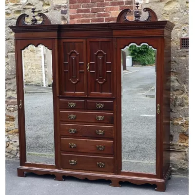 Großer edwardianischer Prinzessinen Kleiderschrank