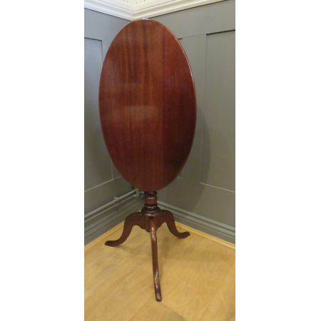 Antiker Beistelltisch aus Mahagoni