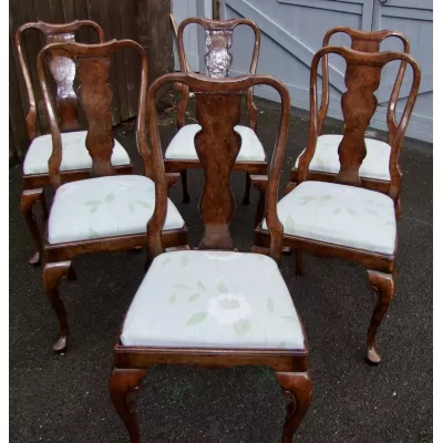Antikes Set mit sechs Esszimmerstühlen aus Walnussholz