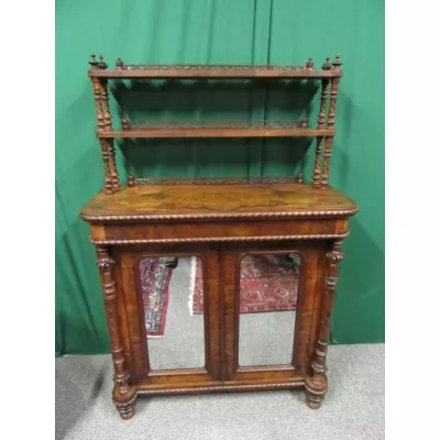 Antiker Grat-Walnuss-Chiffonnier