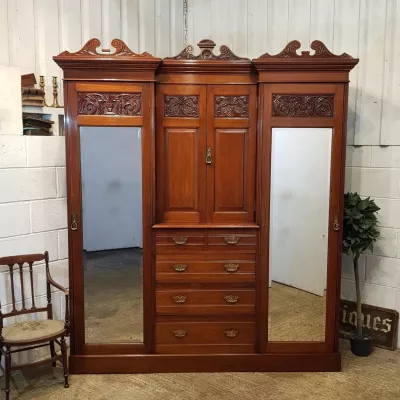 Antiker Mahagoni Kleiderschrank im Jugendstil