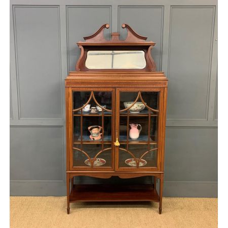 Edwardianische Mahagoni-Vitrine mit Intarsien