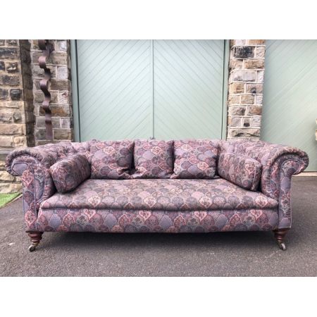 Gepolstertes Chesterfield-Sofa