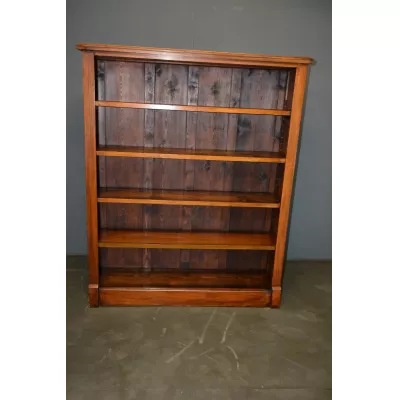 Offener antiker Bücherschrank