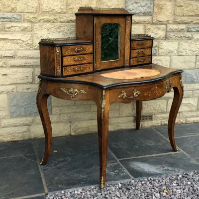 victorian walnut Ladies desk ca.1870 Jh.