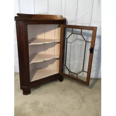 floor standing glazed oak corner cabinet, ca. 19. Jh.