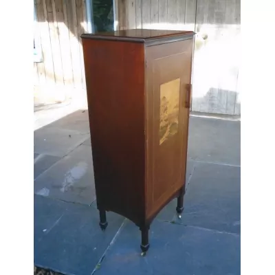 an edwardian inlaid mahogany music cabinet Ca. 1900 Jh.