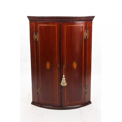 georgian mahogany bow front corner cupboard ca. 1800 Jh.
