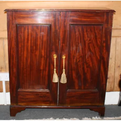 mahogany bookcase ca. 19 Jh.