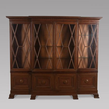 Antikes italienisches Breakfront Bookcase, Nussbaum, ca. 1920