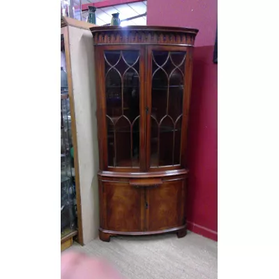 Antiker Sheraton Revival Bow-Front Eckschrank