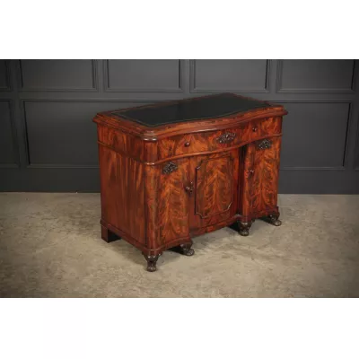 Serpentine Desk aus geflammten Mahagoni