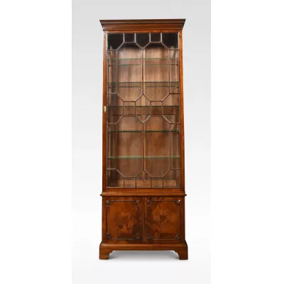 Vitrine im englischen Regency Stil aus Mahagoni Massivholz