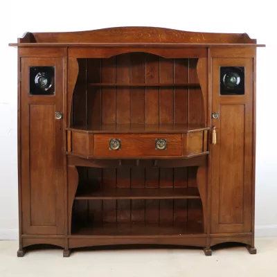 Englisches Liberty & Co. Arts & Crafts Sideboard aus massiver Eiche
