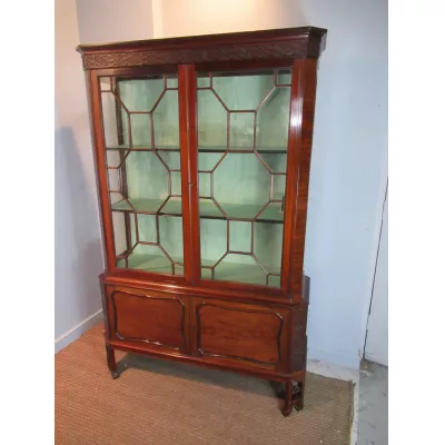 Antike englische Chippendale Vitrine aus Massivholz (ca. 1920)