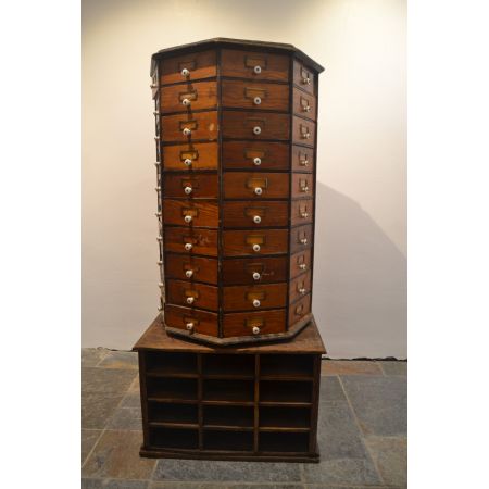 American Revolving Schmuckschrank aus Massivholz (ca. 1920)