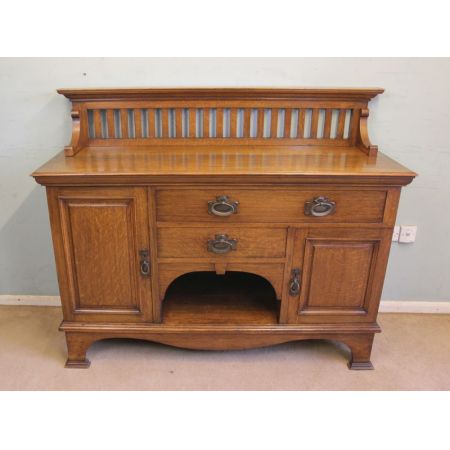 Antikes englisches Arts & Crafts Sideboard von Maple & Co. aus Massivholz