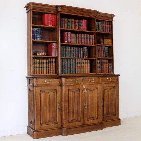 Viktorianisches Bücherregal aus Eiche im gotischen Stil