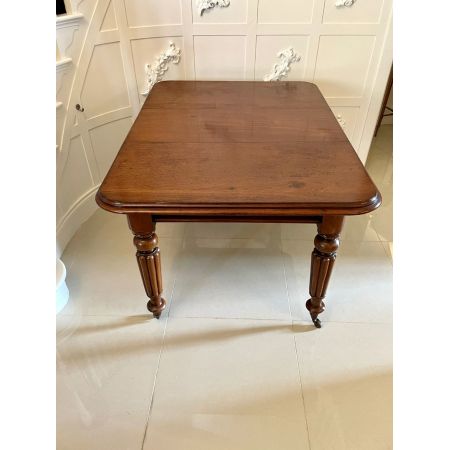Antiker erweiterbarer Esstisch aus Mahagoni Massivholz in victorianischer Qualität