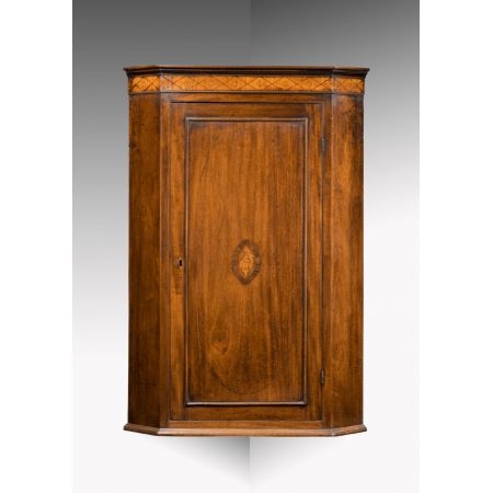 Mahagoni-Eckschrank aus der Zeit George III