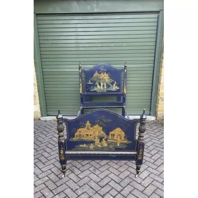 Kunstvoll verziertes, viktorianisches chinoiserie Bettgestell