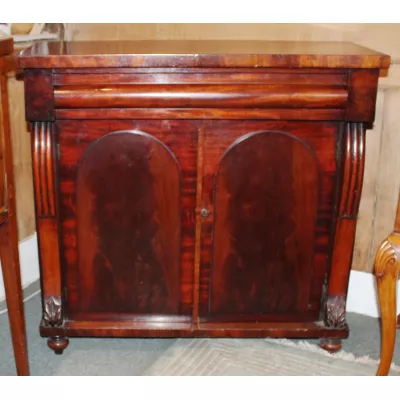 Viktorianisches Sideboard  aus massivem Mahagoni