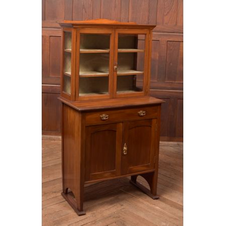 Edwardianische Vitrine /Cabinet aus Nussbaum