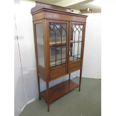 Vitrinenschrank aus Mahagoni mit Intarsien