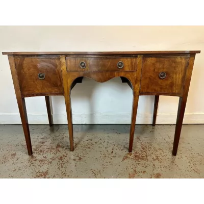 Mahagoni Serpentine Front Sideboard im Georgianischen Stil