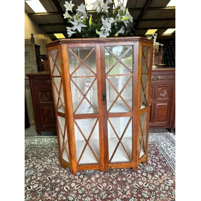 Stilvoller Vintage Vitrinenschrank aus Eichenholz