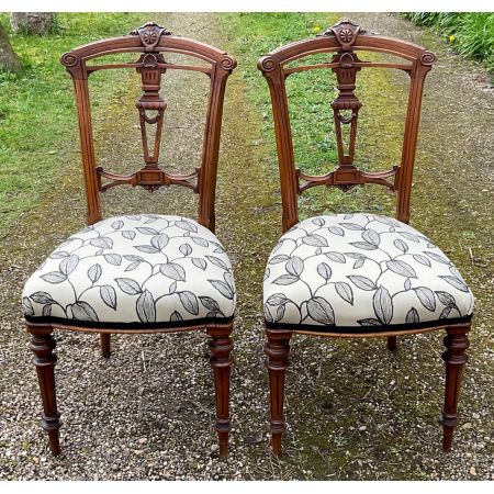 Ein Paar Antike Edwardianische Esszimmerstühle / dining chairs aus Nussbaumholz