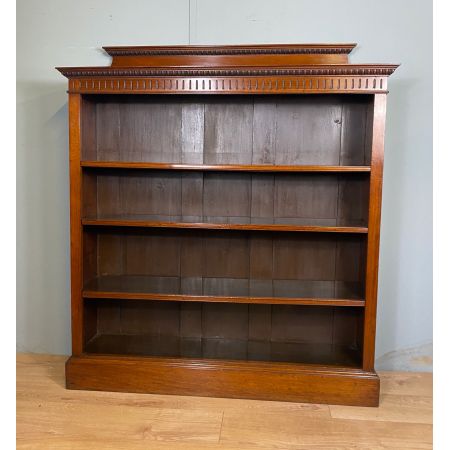 Edwardianisches Bücherregal / open bookcase aus Nussbaumholz