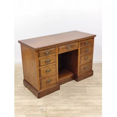 Antiker Edwardianischer Schreibtisch / pedestal desk aus Nussbaumholz