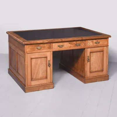 Schöner spätviktorianischer Schreibtisch / Partnersdesk aus Walnussholz, aus der Zeit um 1880