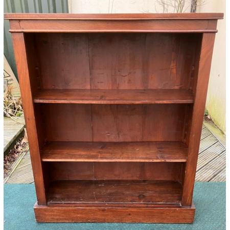 Antiques Bücherregal aus dem viktorianischen Zeitalter victorian mahogany open bookcase with 2 adjustable shelves.