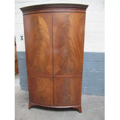 bow front Kleiderschrank aus Mahagoni