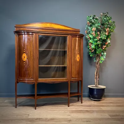 Antike Edwardianische Mahagoni-Vitrine mit Intarsien & Glastür (frühes 20. Jahrhundert)