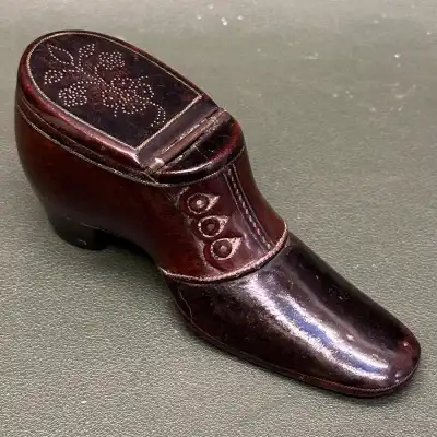 Antiker 19. Jahrhundert Carved Shoe Snuff 