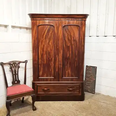 Antiker Viktorianischer Mahagoni Kleiderschrank 