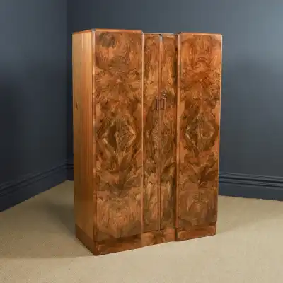Antiker Kleiderschrank 