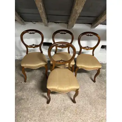 Set von 4 Esszimmerstühlen