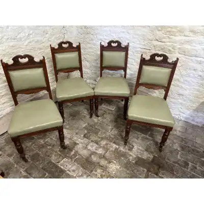 Set aus vier Esszimmerstühlen