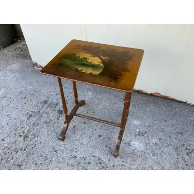 Kleine Beistelltisch