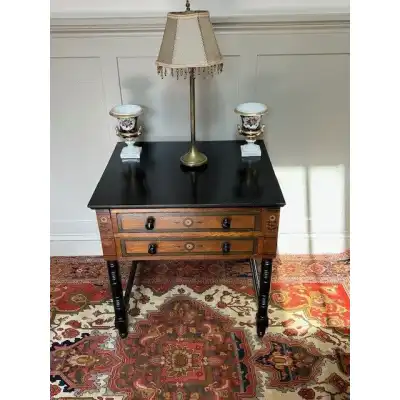 Eleganter Beistelltisch