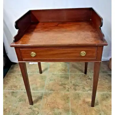 Antiker Waschtisch aus Mahagoni – 19. Jahrhundert