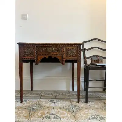 Englischer Lowboy Tisch um 1800, geschnitzte Eiche