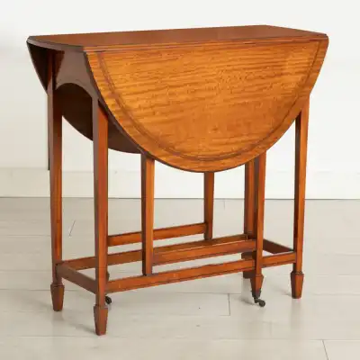 Klapptisch mit Intarsien