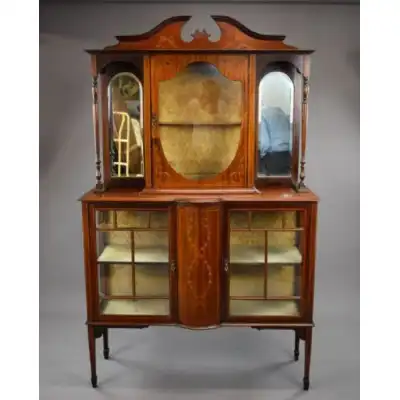 Vitrine mit Intarsien