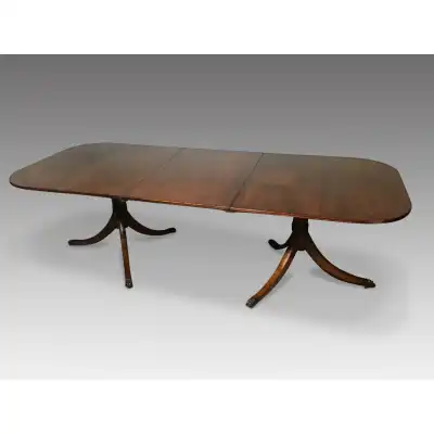 Ausziehbarer Esstisch mit Messingrollen aus Massivmahagoni