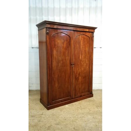 Antiker viktorianischer Mahagoni Doppeltür Kleiderschrank 1880